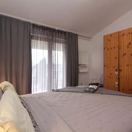 Apartments Villa Nikola *