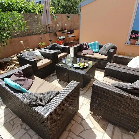 Apartments Villa Nikola *