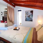 Nikola Apartment