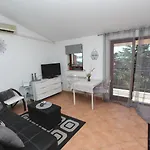 Nikola Apartment *