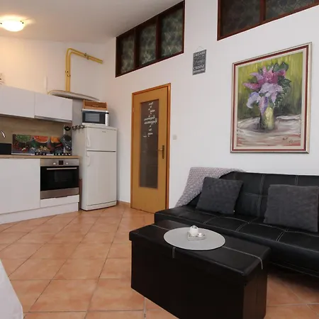 Nikola Apartment *